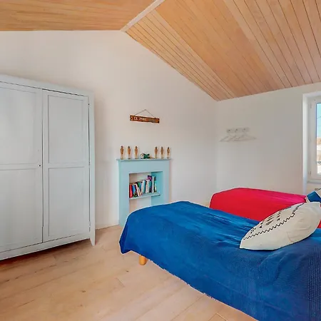 Gorgeous In Saint-Denis-dʼOléron