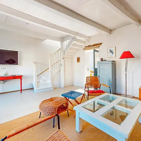 3 Bedroom Beautiful In Saint-denis-doleron بيت للعطل
